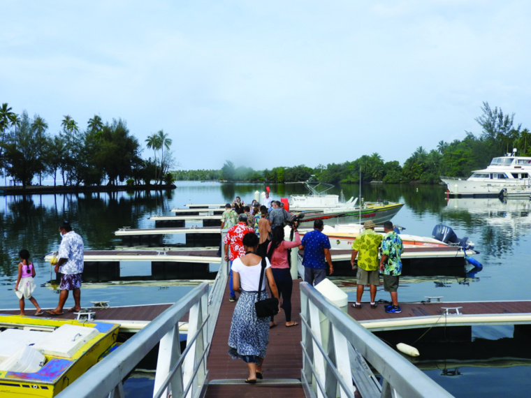 Le nouveau ponton flottant de la marina de Tehoro Le nouveau ponton flottant de la marina de Tehoro