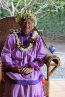Honneur à la Doyenne de l’aide aux vieux travailleurs salariés (AVTS), Mme TAUAROA Tevahinepaopaoupoohiva dite Mama PURU Honneur à la Doyenne de l’aide aux vieux travailleurs salariés (AVTS), Mme TAUAROA Tevahinepaopaoupoohiva dite Mama PURU