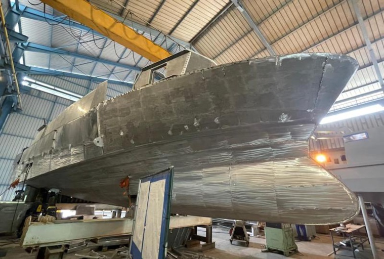 Jeudi, une délégation menée par Evans Haumani a visité le chantier de la future navette, à Taravao. Jeudi, une délégation menée par Evans Haumani a visité le chantier de la future navette, à Taravao.