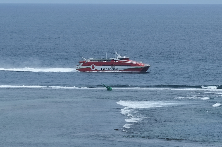Une des balises d'entrée du Port de Papeete s'est décrochée Une des balises d'entrée du Port de Papeete s'est décrochée