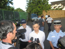 De gauche à droite, François Perrault commissaire divisionnaire de la Direction de la Sécurité Publique, Lionel Beffre haut-commissaire de la république et le colonel Pierre Caudrelier, commandant de la gendarmerie nationale en Polynésie française. De gauche à droite, François Perrault commissaire divisionnaire de la Direction de la Sécurité Publique, Lionel Beffre haut-commissaire de la république et le colonel Pierre Caudrelier, commandant de la gendarmerie nationale en Polynésie française.