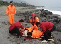 Un Taiwanais récupéré vivant après 60 heures en mer, accroché à un cercueil Un Taiwanais récupéré vivant après 60 heures en mer, accroché à un cercueil