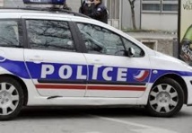 Caché dans une voiture, un fuyard se retrouve... dans une école de police
