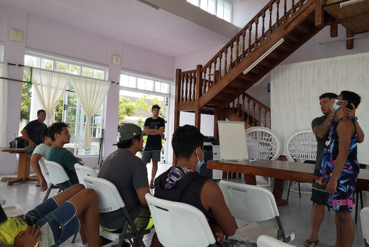 La formation propose des cours théoriques et des exercices en mer. La formation propose des cours théoriques et des exercices en mer.