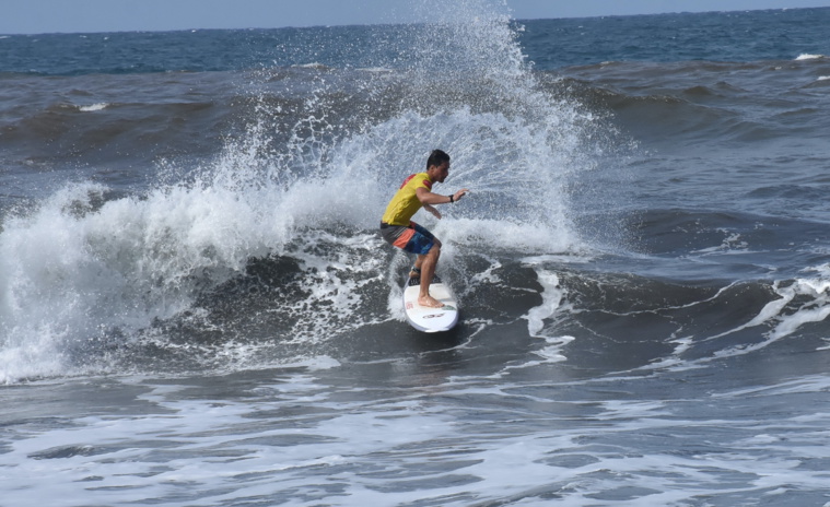 Le surfeur de Papenoo, Taumata Puhetini, n'a laissé aucune chance à ses concurrents en finale.