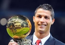 Ballon d'Or - Cristiano Ronaldo met Ribéry hors-jeu