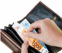 Plus compacts et mieux sécurisés, les nouveaux francs cfp sont mis en circulation dès lundi Plus compacts et mieux sécurisés, les nouveaux francs cfp sont mis en circulation dès lundi