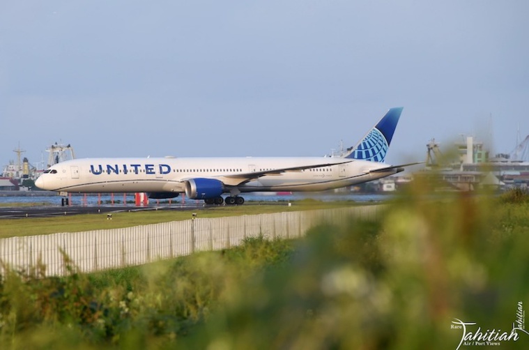 Le plus grand des Boeing 787 à Faa'a Le plus grand des Boeing 787 à Faa'a