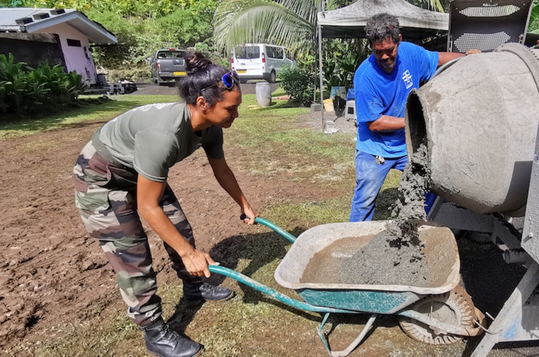 Le RSMA-Pf en "action citoyenne" à Mahina Le RSMA-Pf en "action citoyenne" à Mahina
