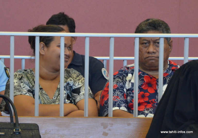 Athanase Teiri et sa fille, le 12 décembre dernier au Palais de justice de Papeete.