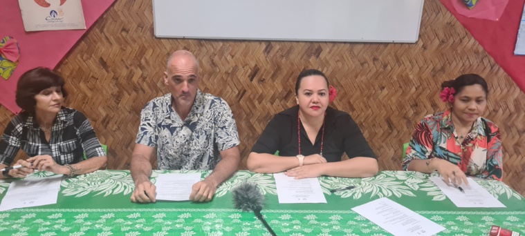De gauche à droite :  Danièle Castanet et Stéphane Darteyre, secrétaire adjointe et président du syndicat Liberté Santé Polynésie française, Lorna Oputu, vice présidente du syndicat des avocats de Polynésie française et Tiarenui Utia, traductrice.
