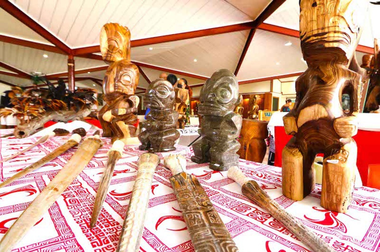 Les artistes de Ua Pou s'exposent à l'assemblée Les artistes de Ua Pou s'exposent à l'assemblée