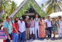 La délégation État-Pays poursuit sa tournée aux Tuamotu