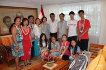 Les élèves du lycée international de WEN LING en visite à l’assemblée Les élèves du lycée international de WEN LING en visite à l’assemblée
