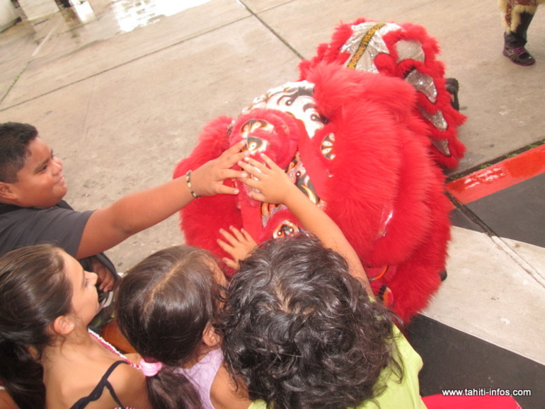 Les "lions enchanteurs" ont toujours autant de succès auprès des enfants. Les "lions enchanteurs" ont toujours autant de succès auprès des enfants.