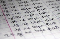 Elle retrouve sa fille après dix ans de séparation et la rosse sévèrement