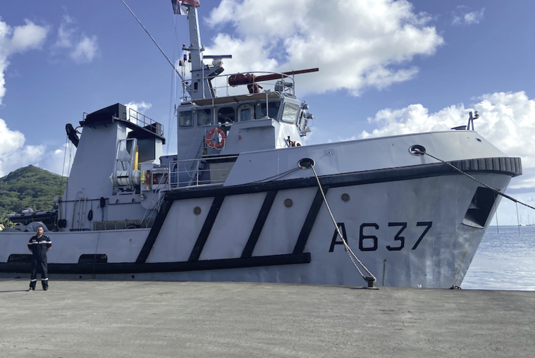 Le Maroa de passage à Huahine Le Maroa de passage à Huahine