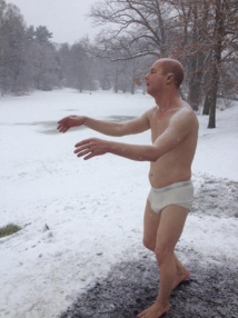 USA: la statue d'un homme en slip provoque l'émoi dans une université USA: la statue d'un homme en slip provoque l'émoi dans une université