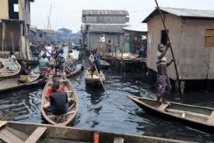 L'école flottante, un îlot d'espoir au milieu du bidonville sur pilotis de Lagos