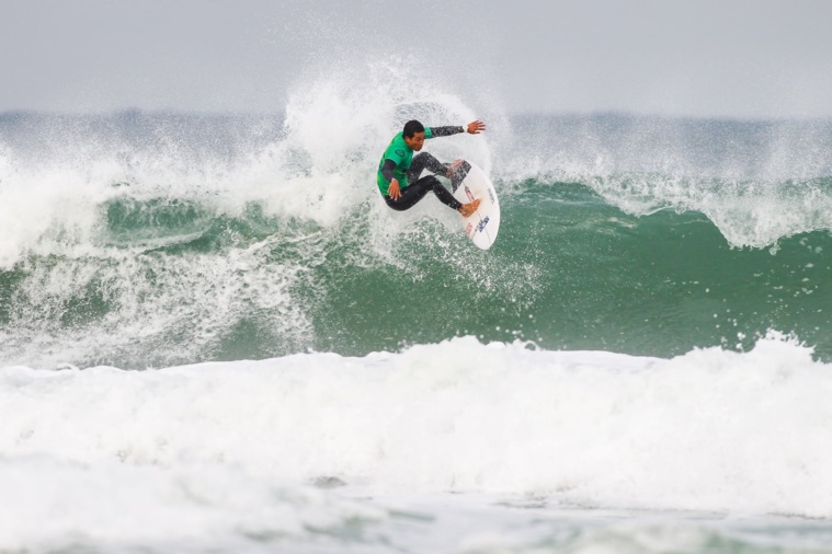 Mihimana Braye s'est hissé, dimanche, en seizièmes de finale au Netanya Pro. (photo : Laurent Masurel/WSL)