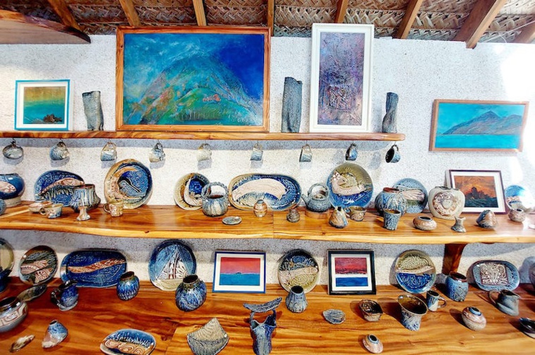 À Huahine, une expo en duo aux couleurs du lagon