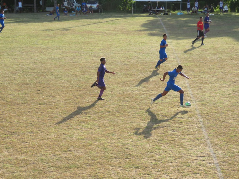 Les mauves de Tiare Hinano ont dominé dans les grandes largeurs les bleus de Tapuhute.