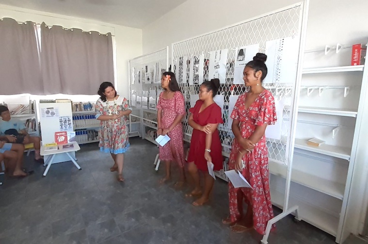 Les élèves ont présenté leur travail au CDI du lycée. L'exposition se déplacera dans d'autres établissements de Raiatea et ira même jusqu'à Taha'a. Les élèves ont présenté leur travail au CDI du lycée. L'exposition se déplacera dans d'autres établissements de Raiatea et ira même jusqu'à Taha'a.