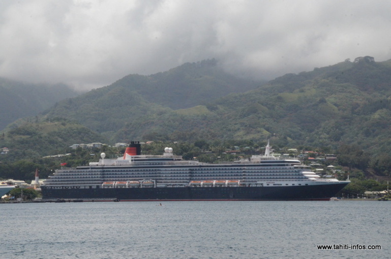 Le MS Queen Victoria en escale à Tahiti Le MS Queen Victoria en escale à Tahiti