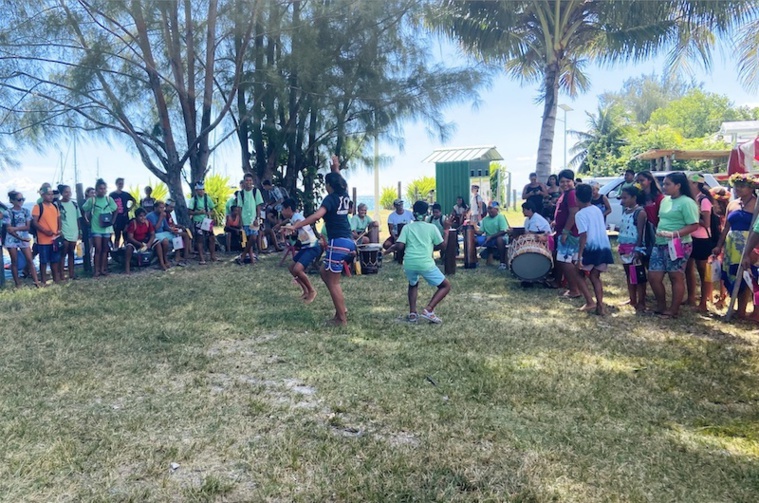 Les collégiens de Huahine renouent avec les traditions Les collégiens de Huahine renouent avec les traditions