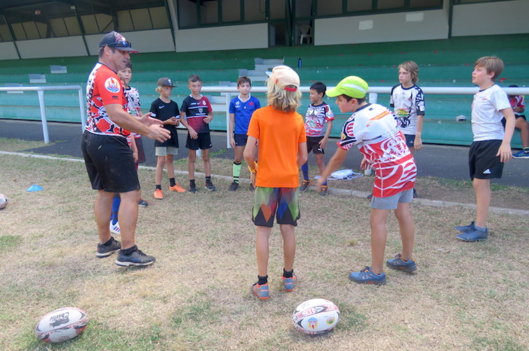 45 jeunes rugbymen formés par le Stade toulousain à Moorea
