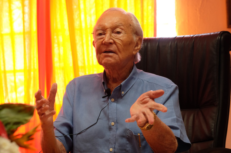 Gaston Flosse : "Au second tour, nous allons voter Marine Le Pen" Gaston Flosse : "Au second tour, nous allons voter Marine Le Pen"