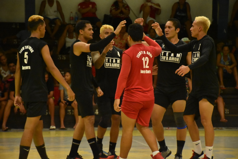 Le Team Toa Amok lors de sa demi-finale. Le Team Toa Amok lors de sa demi-finale.