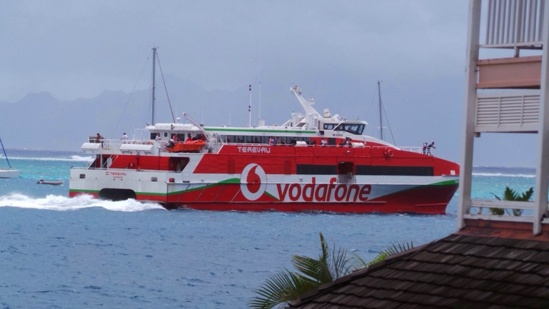 Fortes houles: Le Terevau rejoint Papeete par la passe de Taapuna Fortes houles: Le Terevau rejoint Papeete par la passe de Taapuna