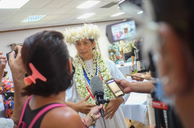 Philip Schyle attaque Teura Iriti pour des contrats passés avec Naea Bennett Philip Schyle attaque Teura Iriti pour des contrats passés avec Naea Bennett