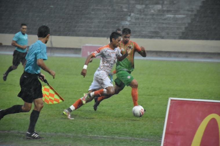 La rencontre opposant Pirae à Tamarii Punaruu a dû être interrompu avant la demi-heure de jeu à cause d'un terrain innondé à Pater.