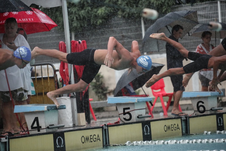Nael Roux, spécialiste du demi-fond et de l'eau libre, a montré aussi qu'il avait une belle pointe de vitesse en remportant le titre sur le 100 mètres nage libre. (photo : Fédération tahitienne de natation)