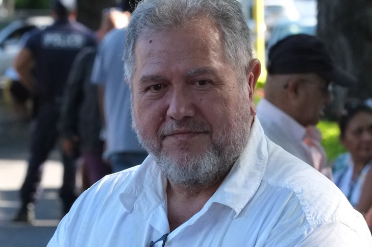 Moetai Brotherson discute législatives avec les Insoumis Moetai Brotherson discute législatives avec les Insoumis