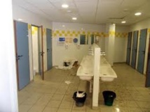 Sale ambiance dans les toilettes d'un tiers des collèges et lycées Sale ambiance dans les toilettes d'un tiers des collèges et lycées