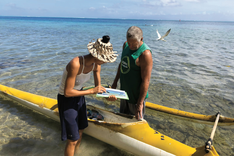 Vaimiti Tripier, de l'association A Ti'a Matairea a interrogé́ plus de 100 pêcheurs de Huahine. (© A Ti’a Matairea)