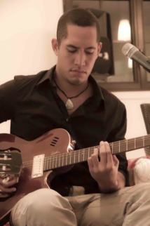 ETO, un artiste qui monte en concert à Taravao ETO, un artiste qui monte en concert à Taravao