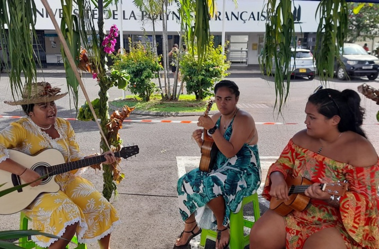 Atelier chansons pa'umotu au pôle Tuamotu. Atelier chansons pa'umotu au pôle Tuamotu.