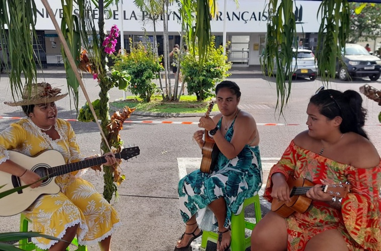 Atelier chansons pa'umotu au pôle Tuamotu.