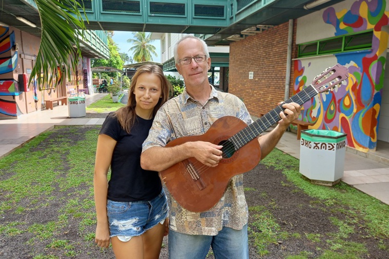 Maxime et sa fille Ksenia qui chantera pour le concert. Maxime et sa fille Ksenia qui chantera pour le concert.
