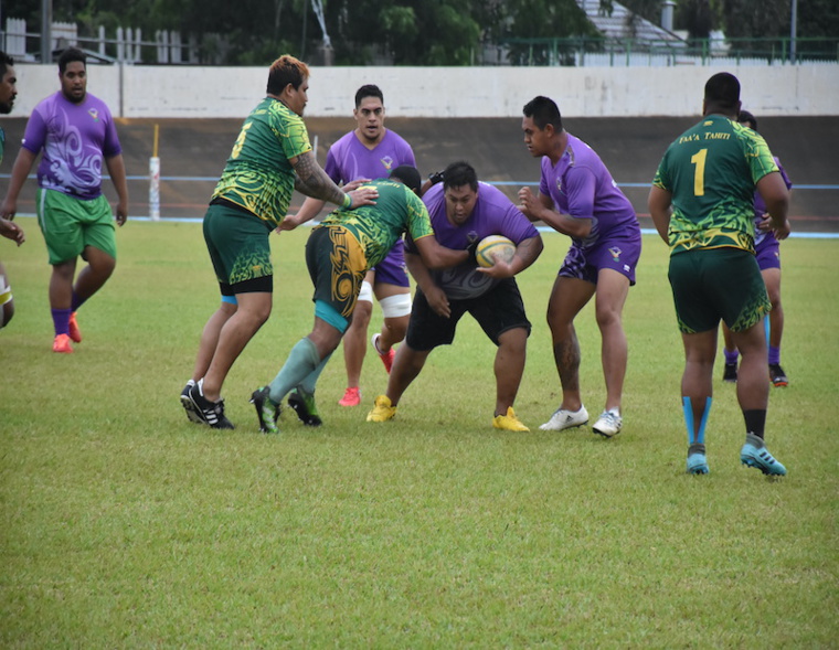2 : "Pour nous le match se gagne devant. On essaye de bien cogner devant et puis derrière ça permet à nos trois-quarts de bien enchainer", indique le président joueur de Manu Ura, Taputua Teinauri. 2 : "Pour nous le match se gagne devant. On essaye de bien cogner devant et puis derrière ça permet à nos trois-quarts de bien enchainer", indique le président joueur de Manu Ura, Taputua Teinauri.