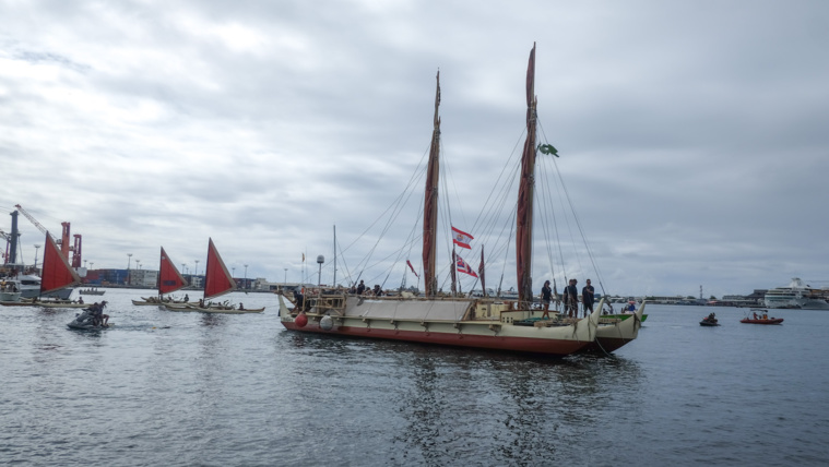 L'arrivée de Hōkūle'a et Hikianalia à Papeete