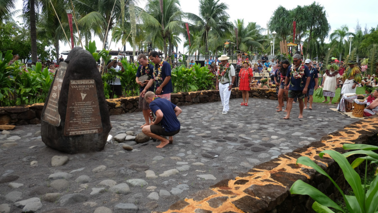 L'arrivée de Hōkūle'a et Hikianalia à Papeete L'arrivée de Hōkūle'a et Hikianalia à Papeete