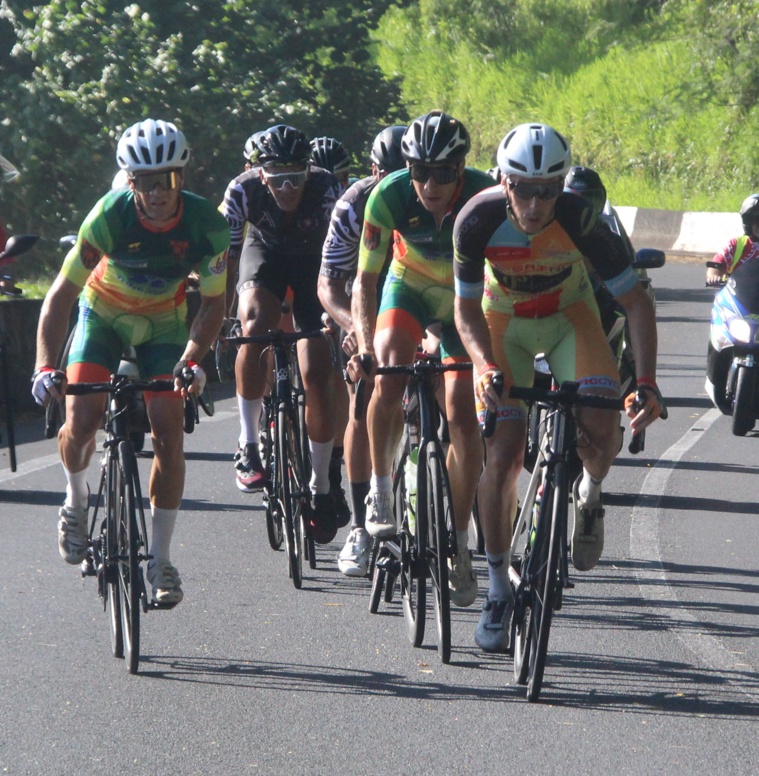 Eddy Leroux (à droite) a été un coéquipier exemplaire pour Kahiri Endeler. Il en a été récompensé avec la victoire d’étape. Eddy Leroux (à droite) a été un coéquipier exemplaire pour Kahiri Endeler. Il en a été récompensé avec la victoire d’étape.