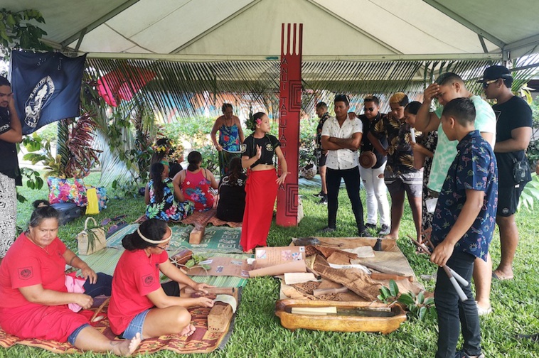Parmi les 24 ateliers proposés lors de la journée polynésienne, celui de la confection de tapa. Parmi les 24 ateliers proposés lors de la journée polynésienne, celui de la confection de tapa.
