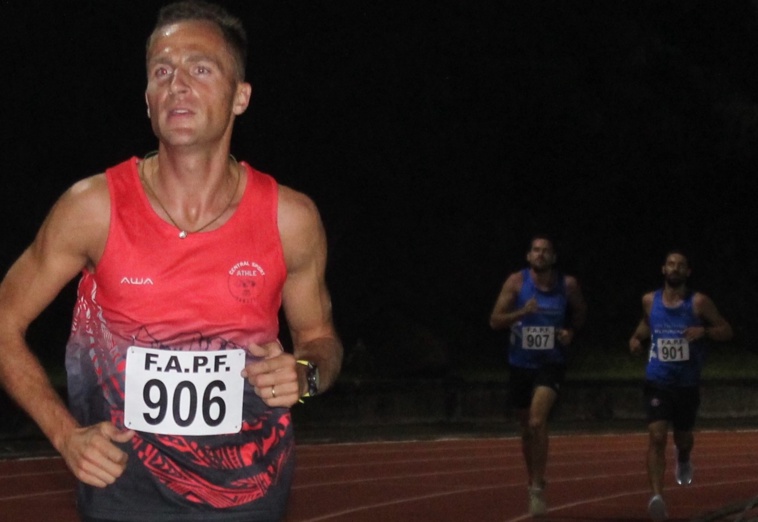 Benoit Valadier s’est porté en tête dès le début de course et a décroché aisément le titre de champion de Polynésie du 10 000 mètres sur piste.