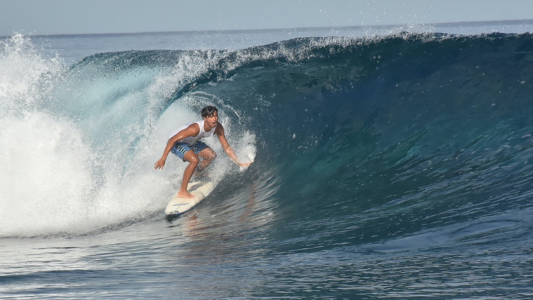Teiva Tetahio signe à 20 ans son premier succès sur le reef de Taapuna. Teiva Tetahio signe à 20 ans son premier succès sur le reef de Taapuna.